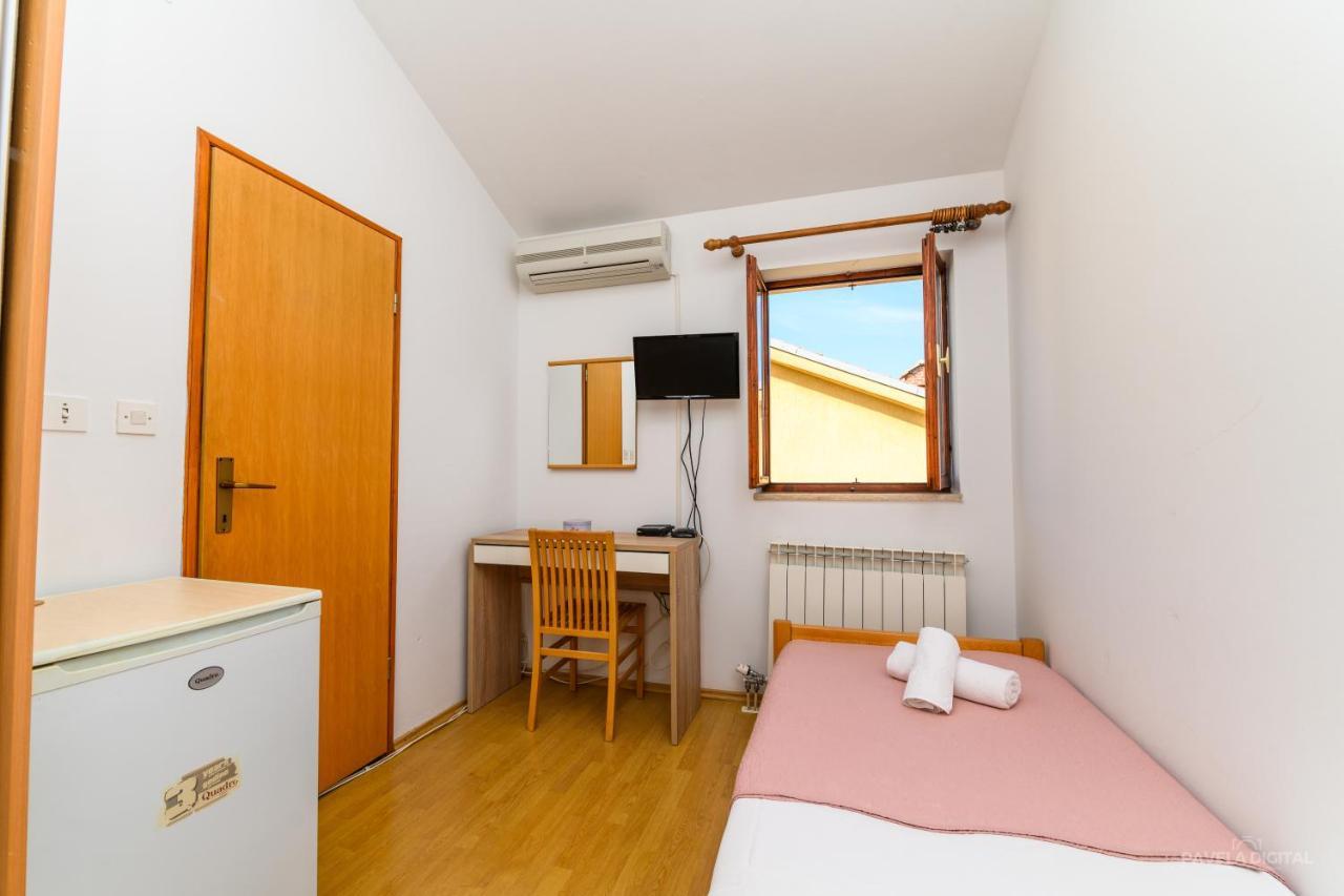 Sobe I Apartman Mareta Miholascica Buitenkant foto